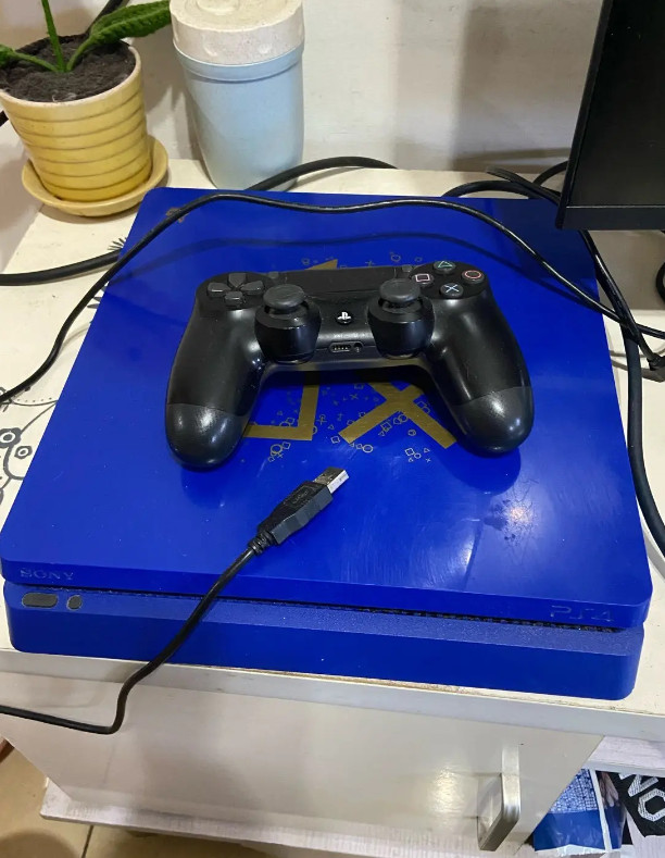 ps4游戏机